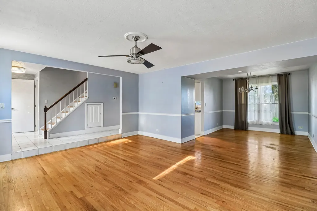 702 Buffalo Circle Carol Stream IL 60188