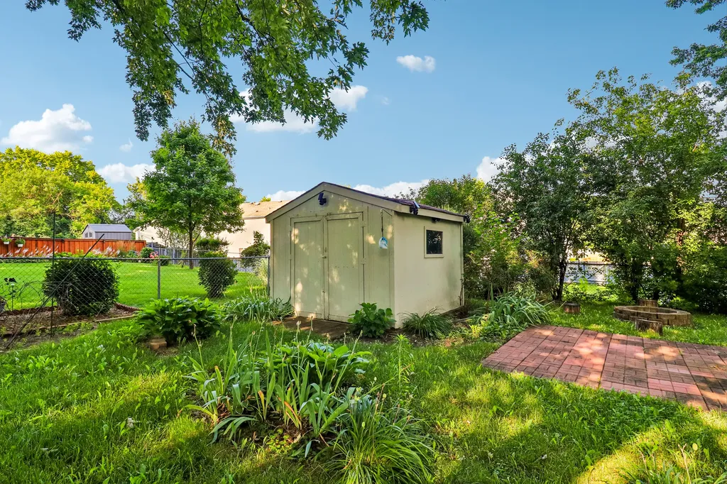 702 Buffalo Circle Carol Stream IL 60188