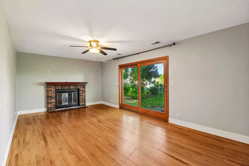 702 Buffalo Circle Carol Stream IL 60188