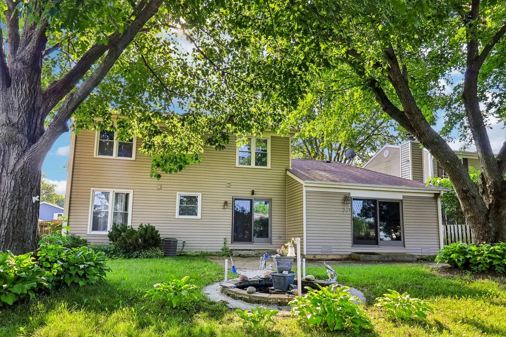 702 Buffalo Circle Carol Stream IL 60188