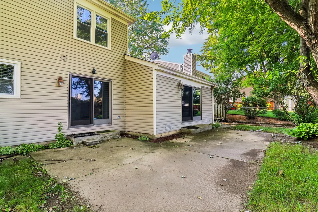 702 Buffalo Circle Carol Stream IL 60188