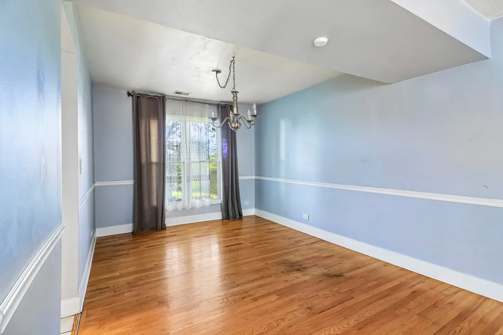 702 Buffalo Circle Carol Stream IL 60188