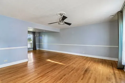 702 Buffalo Circle Carol Stream IL 60188