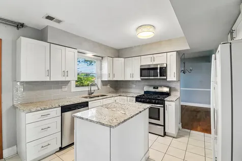 702 Buffalo Circle Carol Stream IL 60188