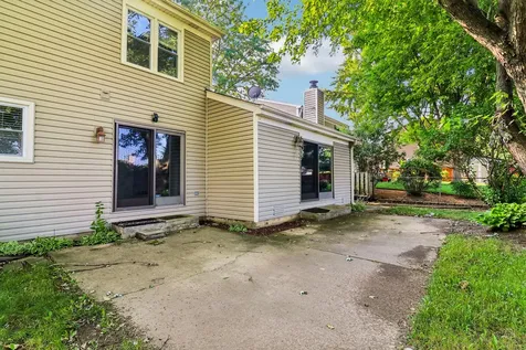 702 Buffalo Circle Carol Stream IL 60188
