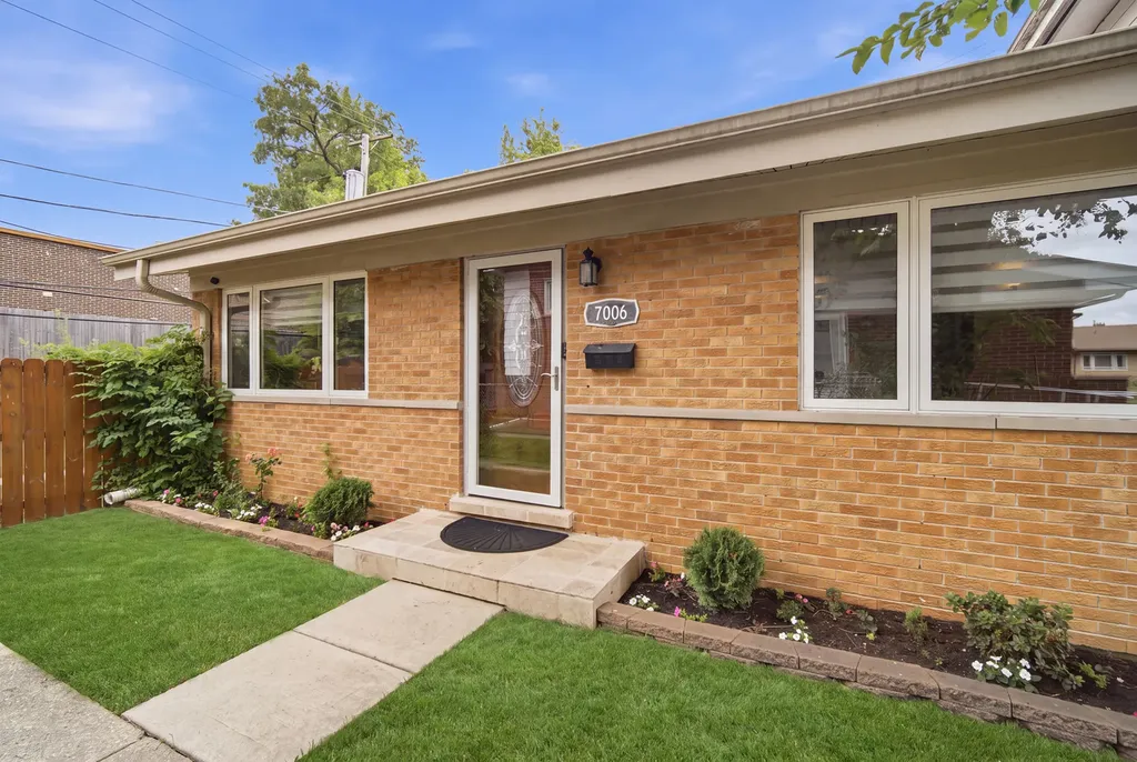 7006 West Carol Avenue Niles IL 60714