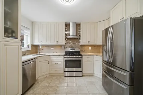 7006 West Carol Avenue Niles IL 60714