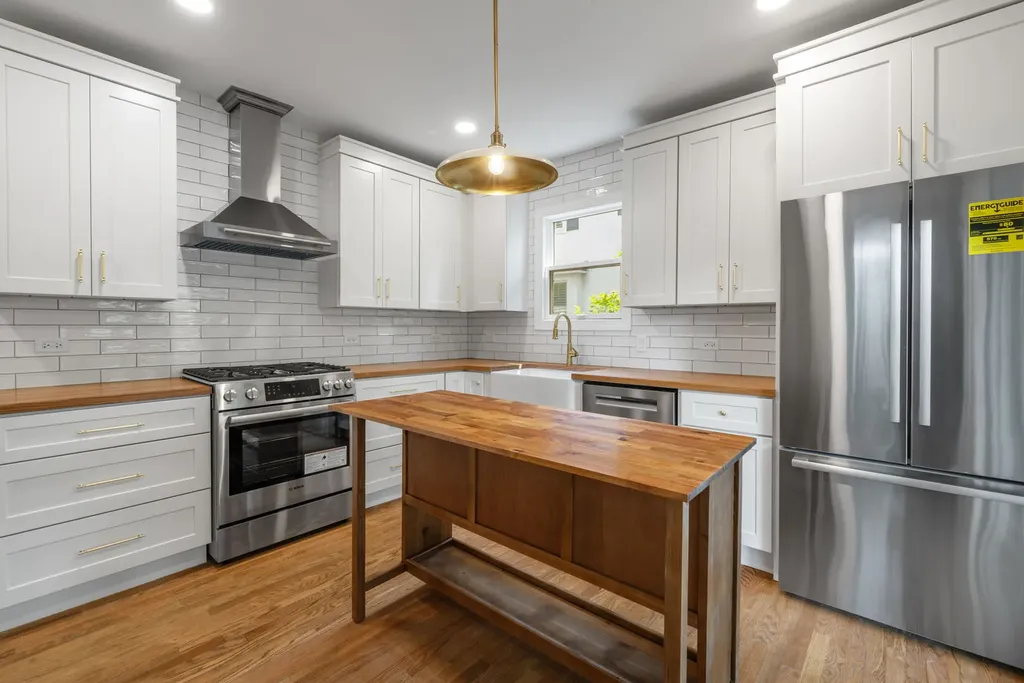 4142 Wolf Road Western Springs IL 60558