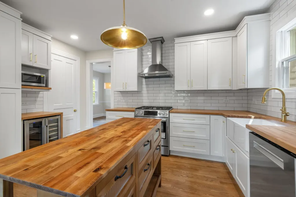 4142 Wolf Road Western Springs IL 60558