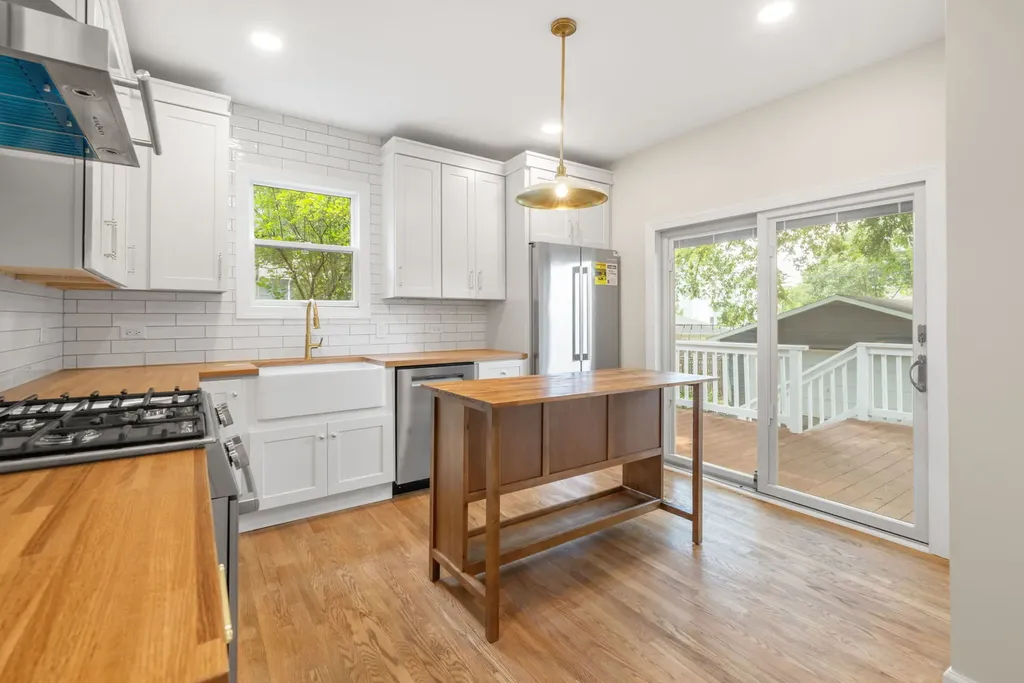 4142 Wolf Road Western Springs IL 60558