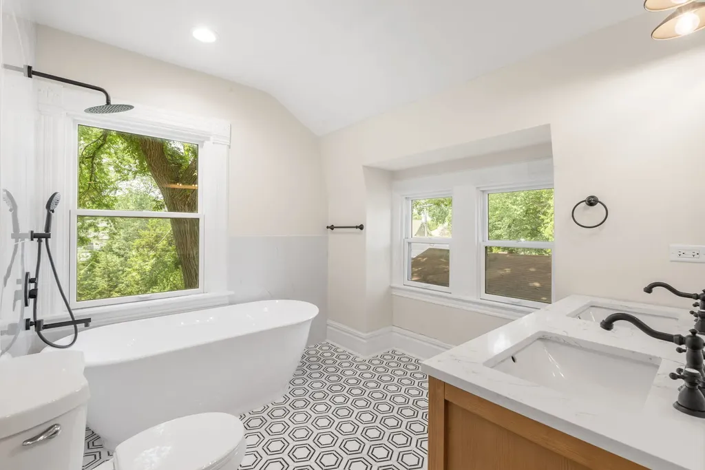 4142 Wolf Road Western Springs IL 60558