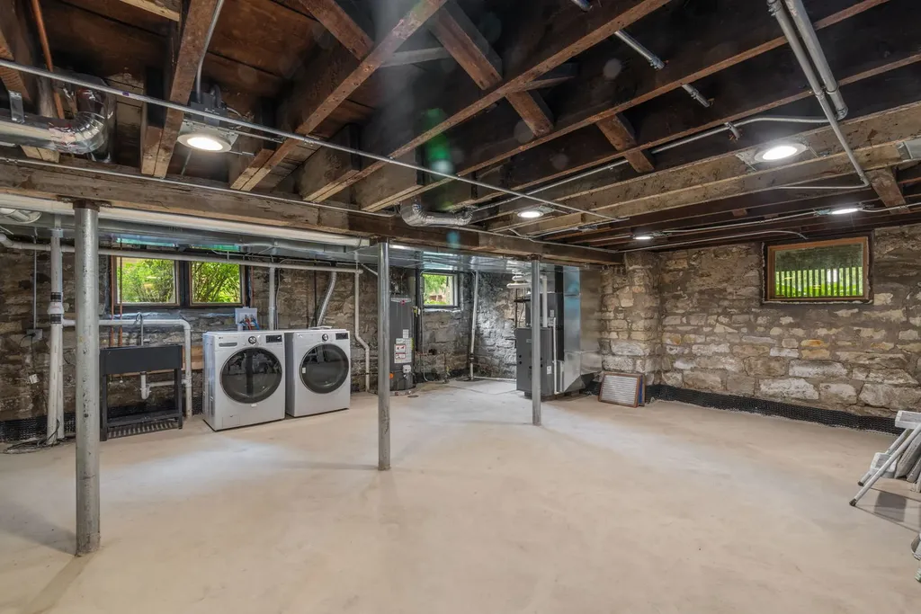 4142 Wolf Road Western Springs IL 60558