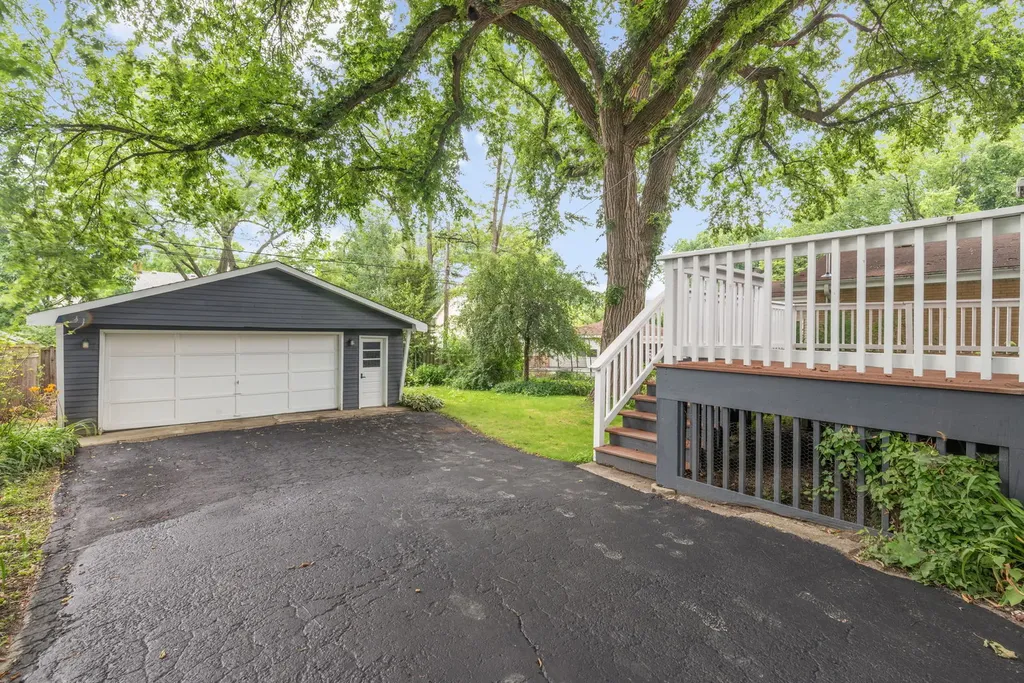 4142 Wolf Road Western Springs IL 60558