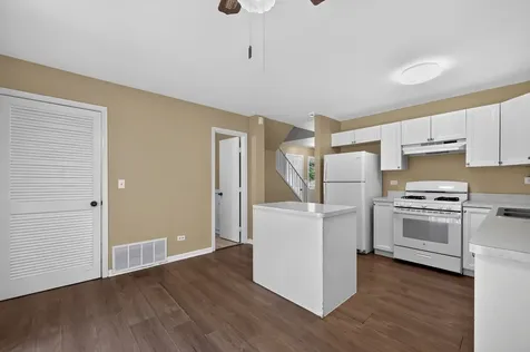 1371 Andover Drive Aurora IL 60504