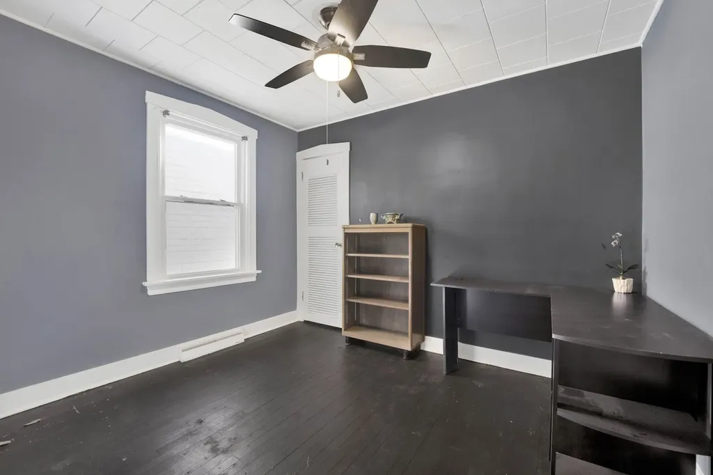 5942 West Thorndale Avenue Chicago IL 60646