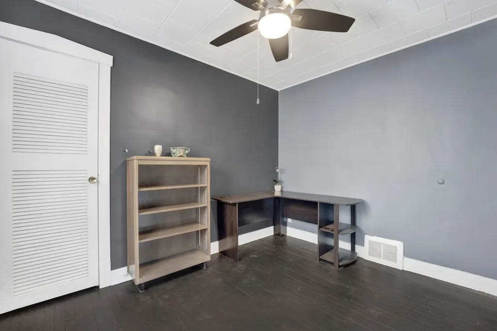 5942 West Thorndale Avenue Chicago IL 60646