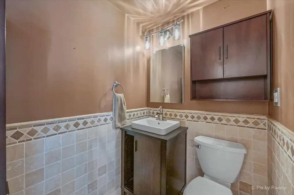 5942 West Thorndale Avenue Chicago IL 60646