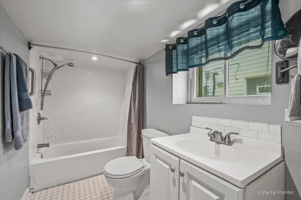 5942 West Thorndale Avenue Chicago IL 60646