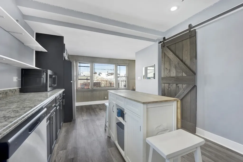 5942 West Thorndale Avenue Chicago IL 60646