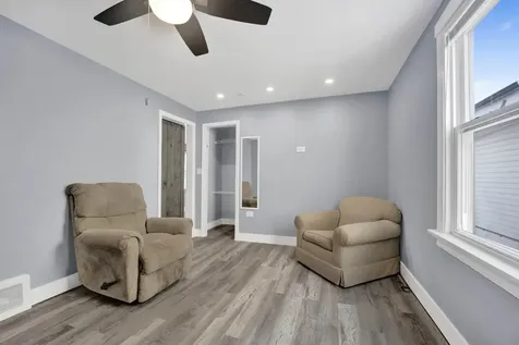 5942 West Thorndale Avenue Chicago IL 60646