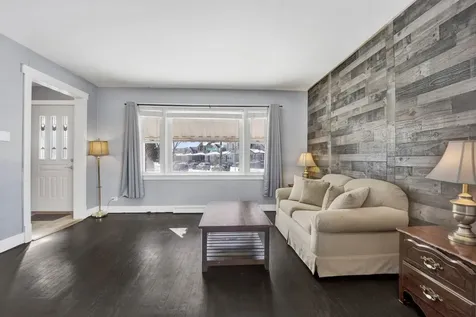 5942 West Thorndale Avenue Chicago IL 60646