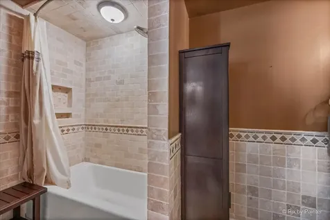 5942 West Thorndale Avenue Chicago IL 60646