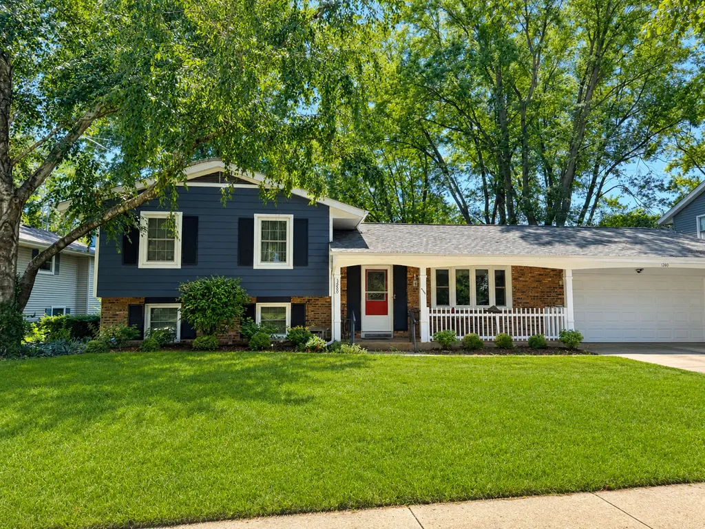 1260 Fellows Street St. Charles IL 60174