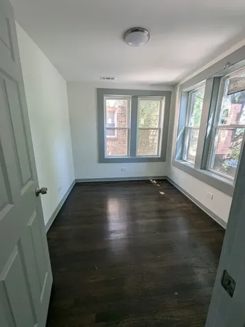 7953 South Essex Avenue S Chicago IL 60617