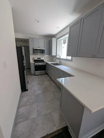 7953 South Essex Avenue S Chicago IL 60617