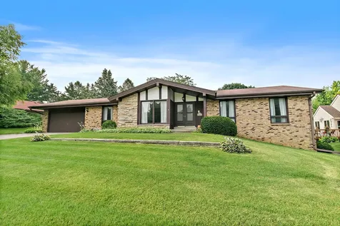 318 Laurel Lane Dekalb IL 60115