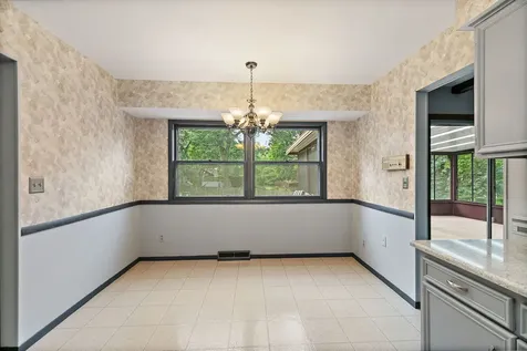 318 Laurel Lane Dekalb IL 60115