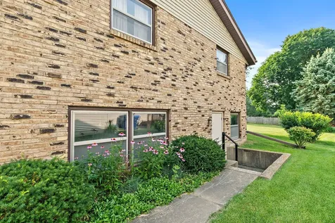 318 Laurel Lane Dekalb IL 60115