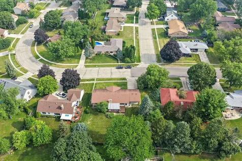 318 Laurel Lane Dekalb IL 60115