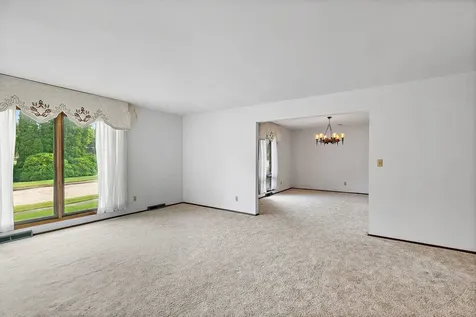 318 Laurel Lane Dekalb IL 60115
