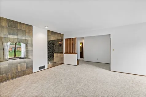 318 Laurel Lane Dekalb IL 60115