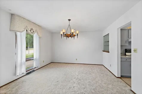 318 Laurel Lane Dekalb IL 60115