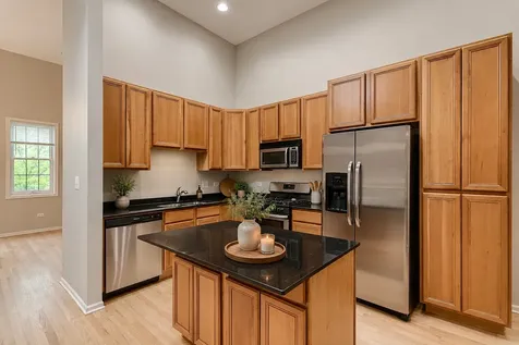 905 West Lawrence Avenue Chicago IL 60640