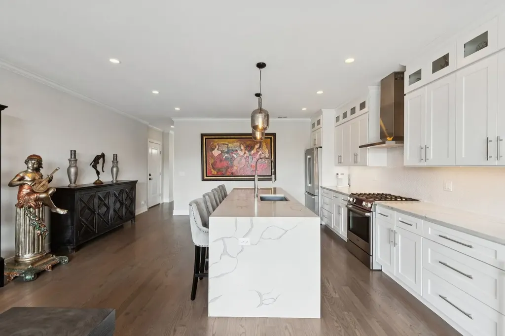 5137 North Lincoln Avenue Chicago IL 60625