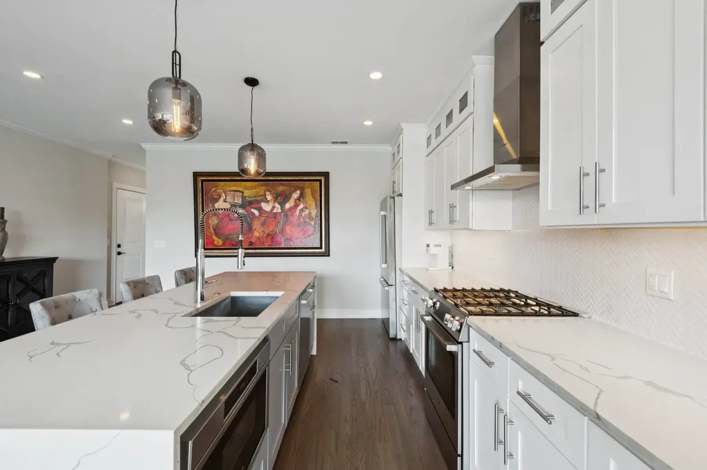 5137 North Lincoln Avenue Chicago IL 60625