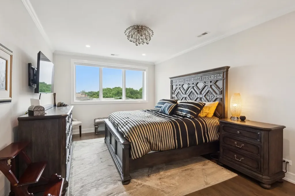 5137 North Lincoln Avenue Chicago IL 60625