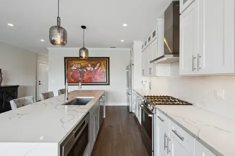 5137 North Lincoln Avenue Chicago IL 60625