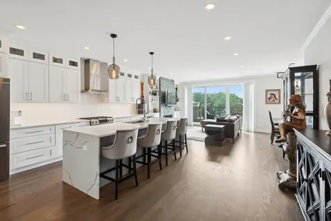 5137 North Lincoln Avenue Chicago IL 60625