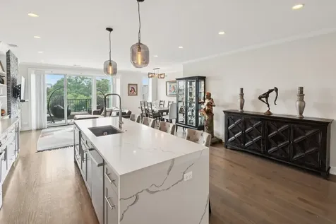 5137 North Lincoln Avenue Chicago IL 60625