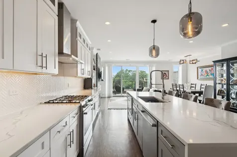 5137 North Lincoln Avenue Chicago IL 60625
