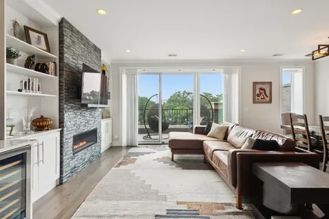 5137 North Lincoln Avenue Chicago IL 60625