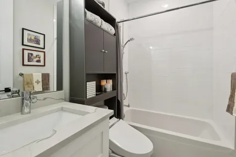 5137 North Lincoln Avenue Chicago IL 60625