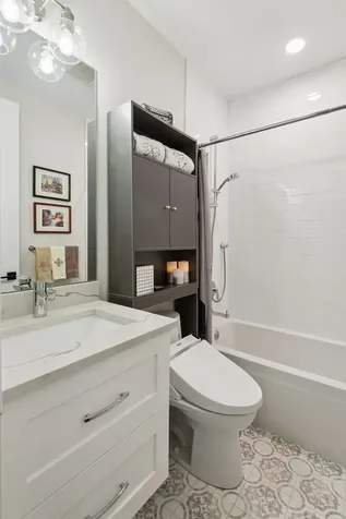5137 North Lincoln Avenue Chicago IL 60625