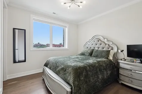 5137 North Lincoln Avenue Chicago IL 60625