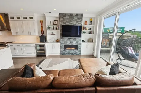 5137 North Lincoln Avenue Chicago IL 60625