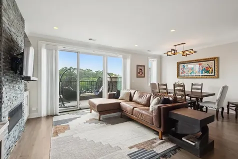 5137 North Lincoln Avenue Chicago IL 60625